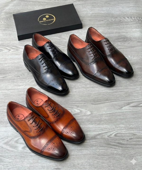 Oxford laced formal shoes